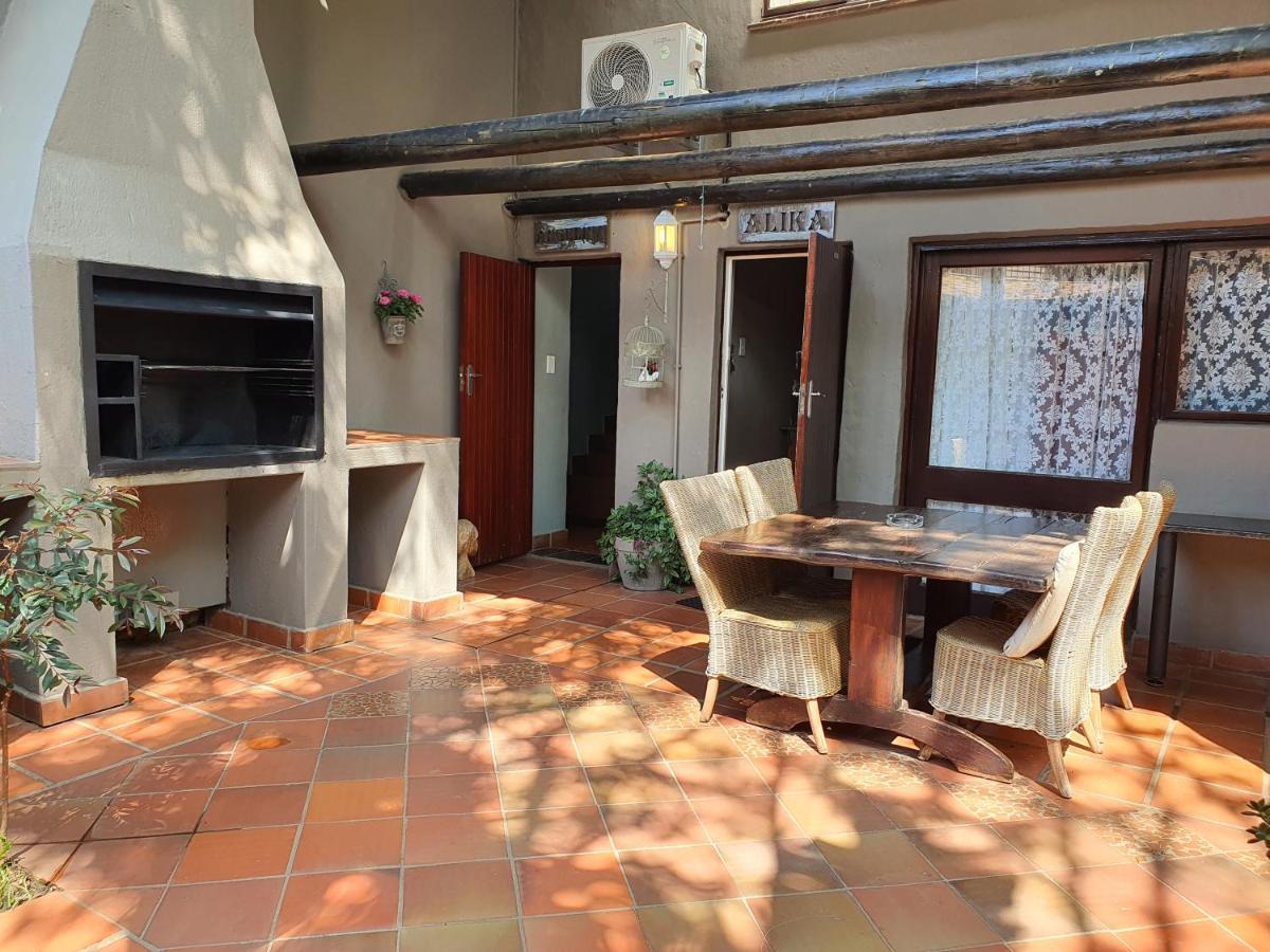 Waterhouse Guest Lodge - Indus Street Pretoria-Noord Kamer foto